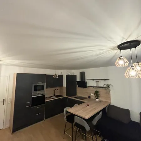 2 Pieces Standing Entre Disneyland Et Paris Neuilly-Plaisance Exterior photo